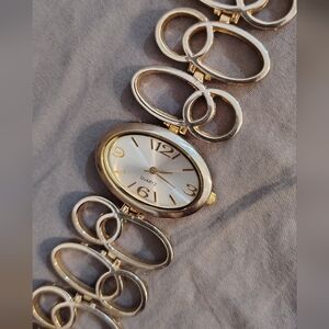 Fun & Unique Watch ~ Runs & Keeps Time, New Battery